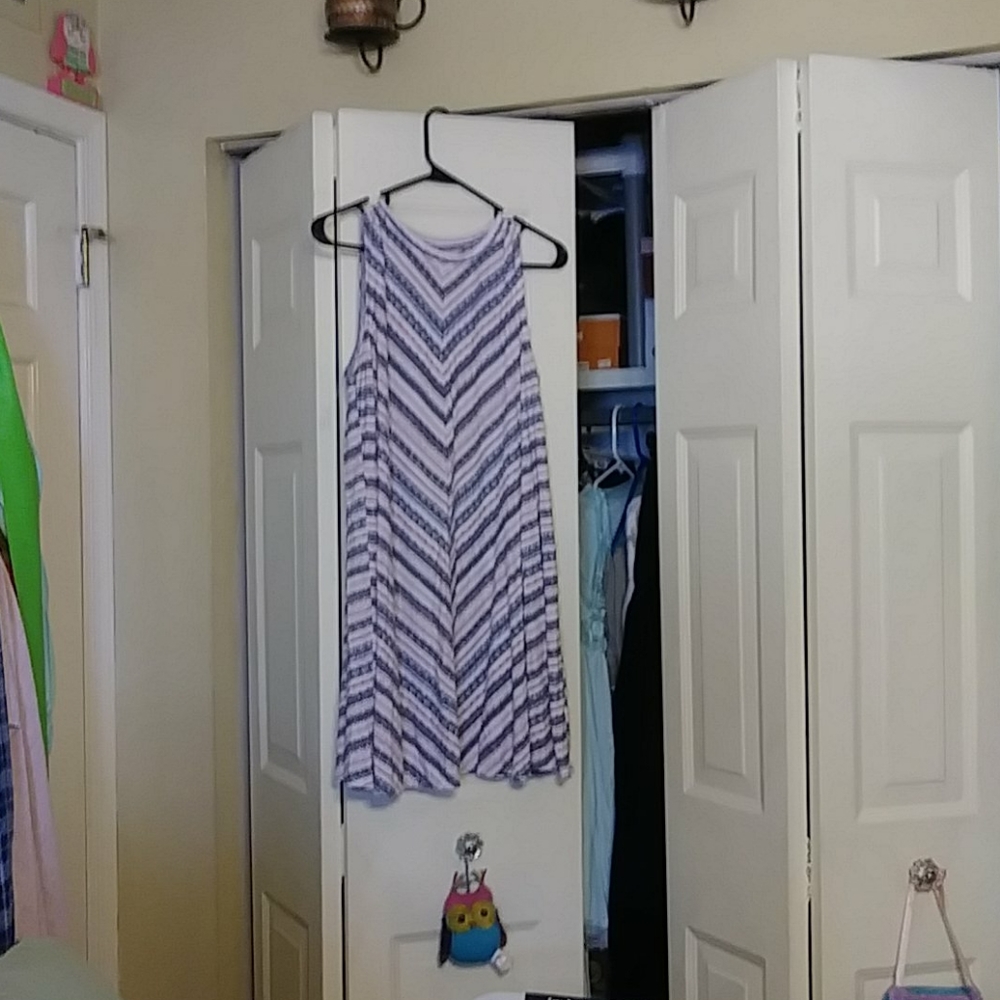 V pattern dress